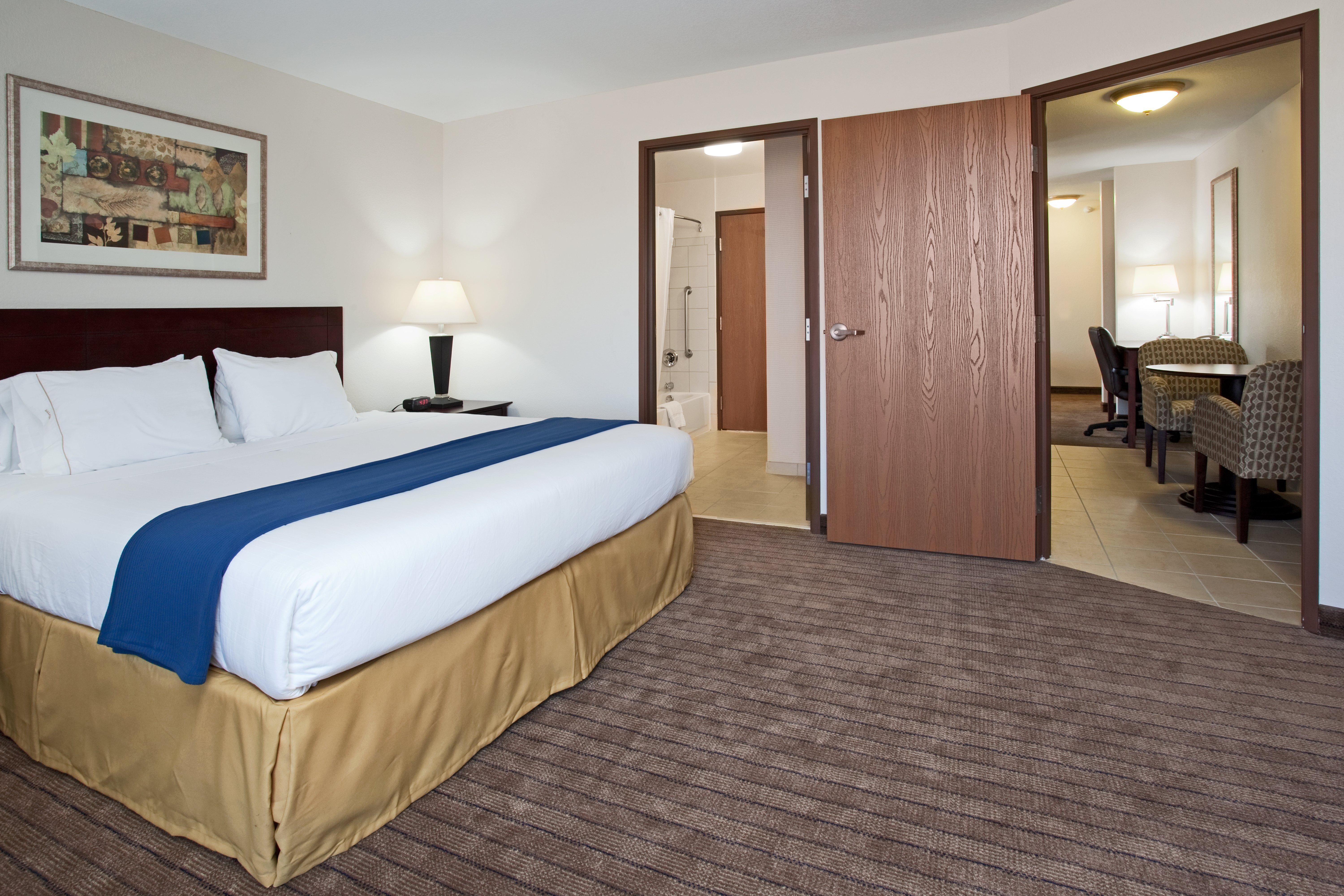 Holiday Inn Express & Suites Buffalo, An Ihg Hotel Rom bilde